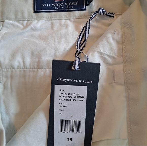 Vineyard Vines boys size 18 Lacrosse embroidered shorts, 1 tiny spot, NWT - Picture 6 of 7